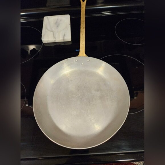 Vintage Tournus French 10 in Copper with Brass Handle Sauté Pan - Picture 7 of 15